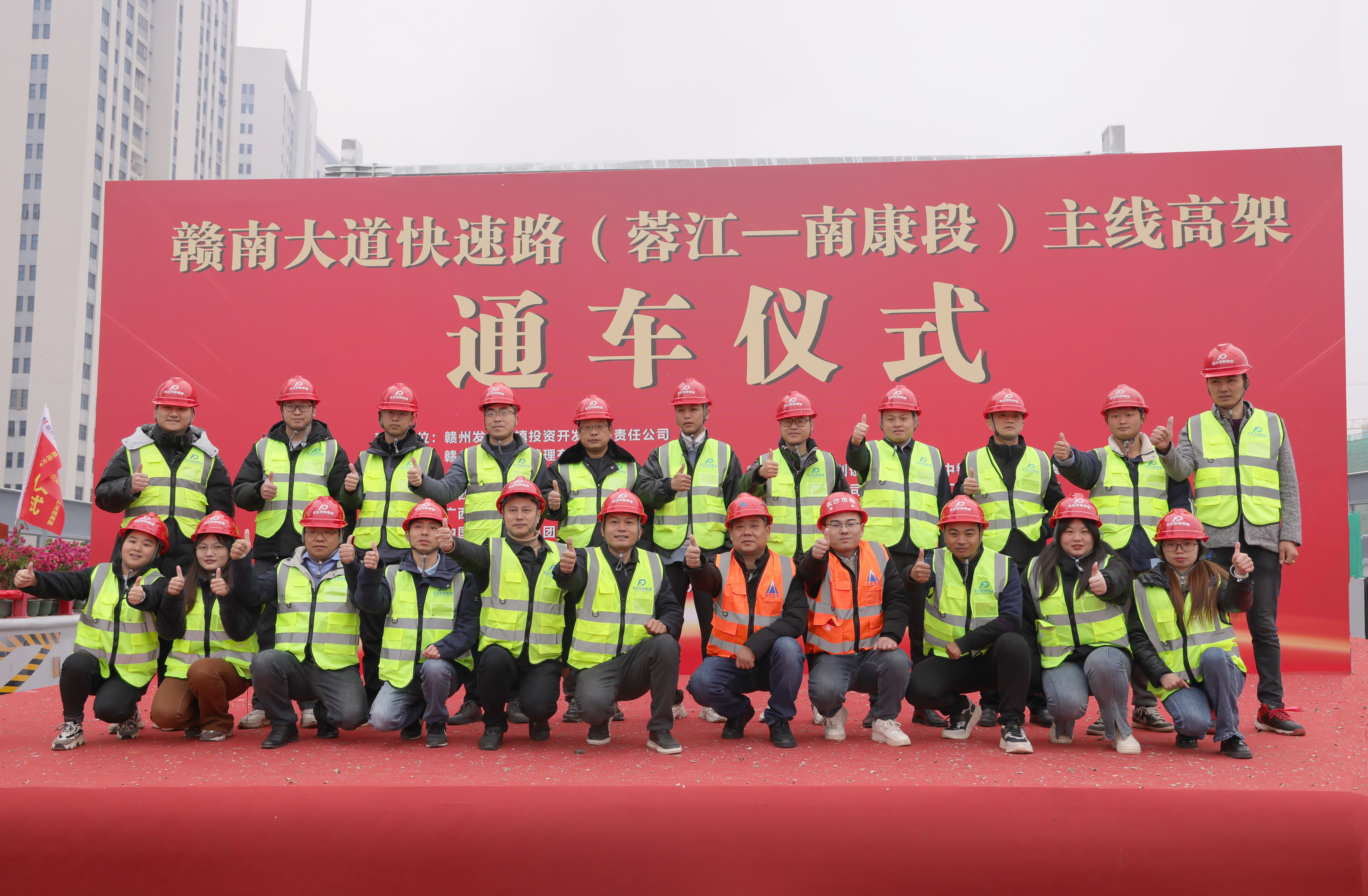 集團承建的贛南大道快速路Ⅳ標項目主線高架通車