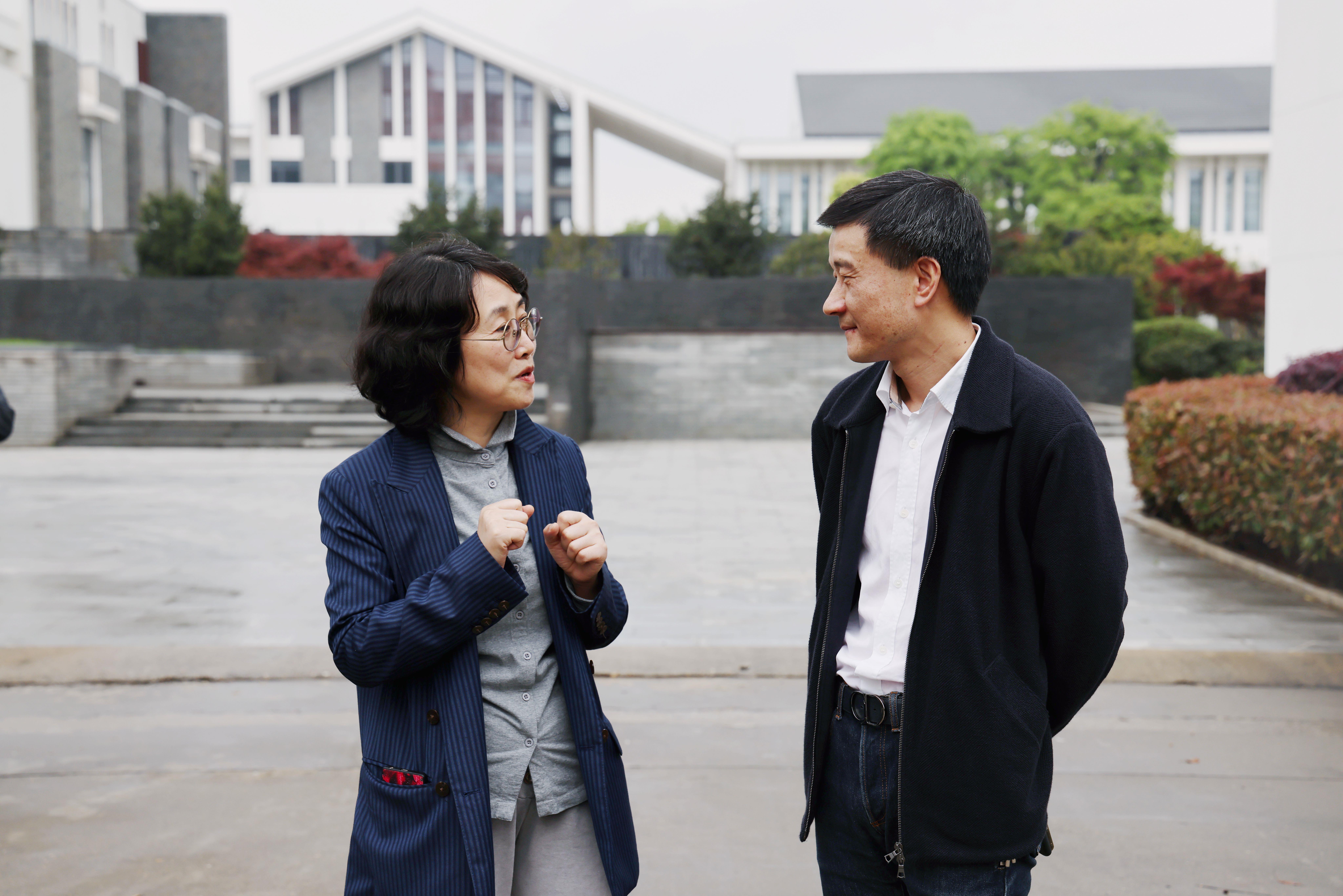 江西省委統(tǒng)戰(zhàn)部副部長萄焦、省工商聯(lián)黨組書記高鷹群一行蒞臨發(fā)達集團調(diào)研指導(dǎo)