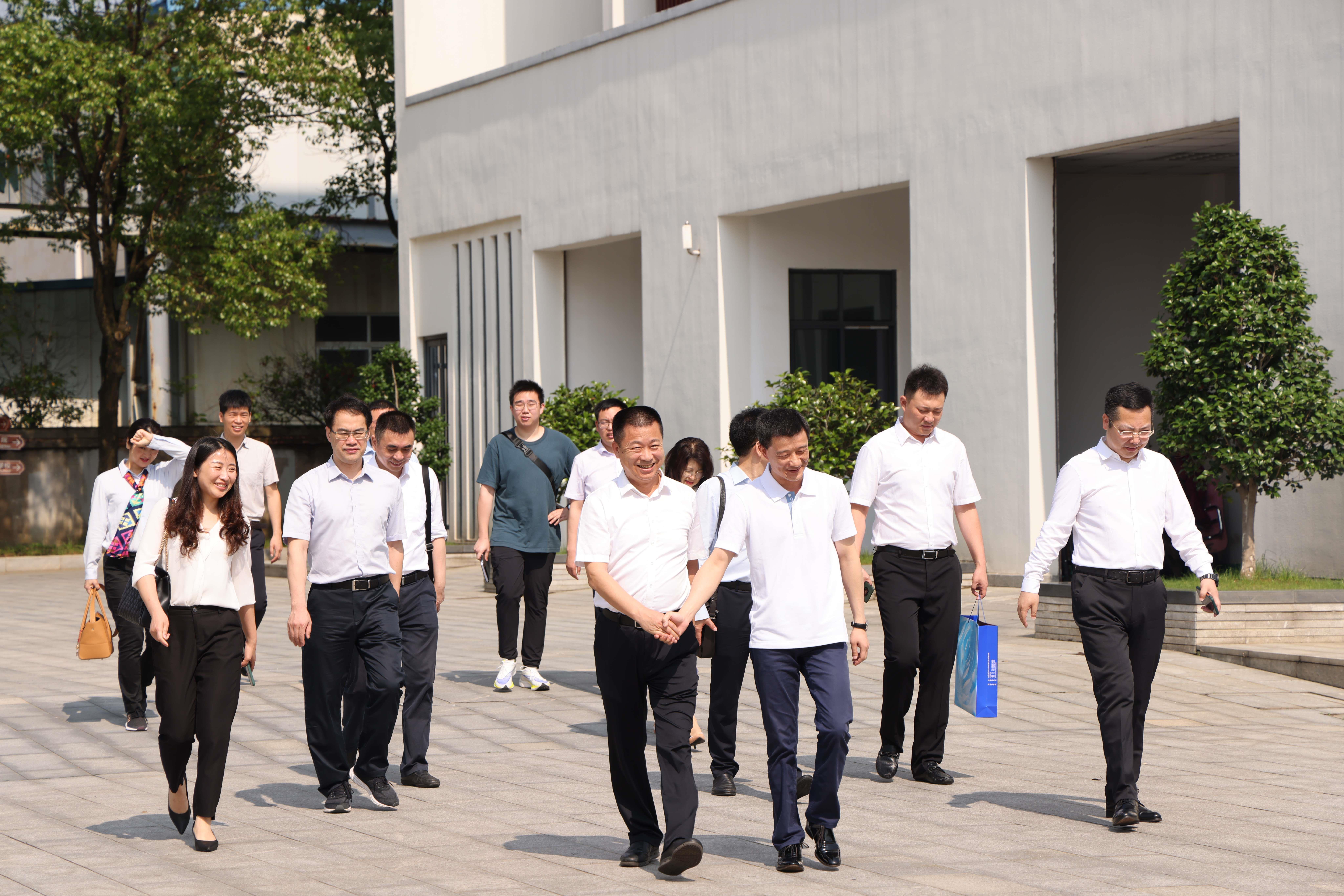 廈門市建設(shè)局黨組書記失仁、局長陳錦良等領(lǐng)導(dǎo)一行蒞臨我司走訪調(diào)研